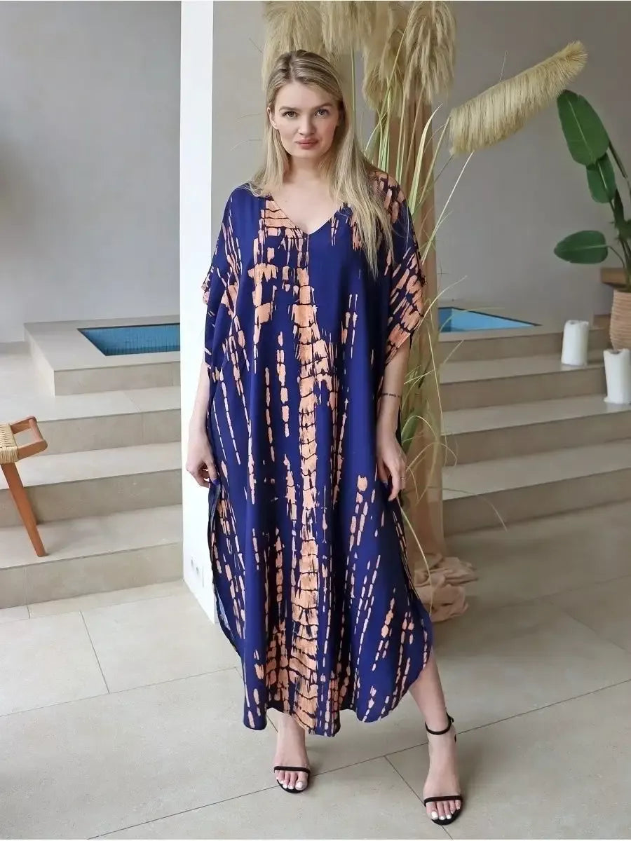 Lilafarbener Kaftan mit Batikmuster